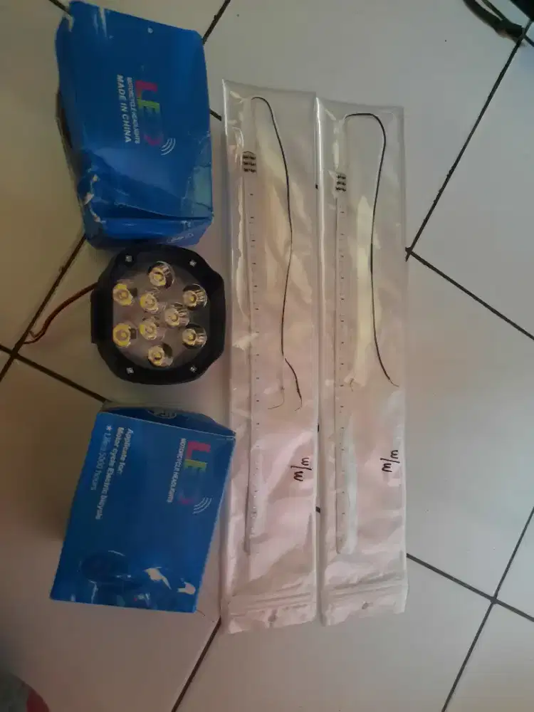 Lampu sorot tembak dan lampu alis RGB