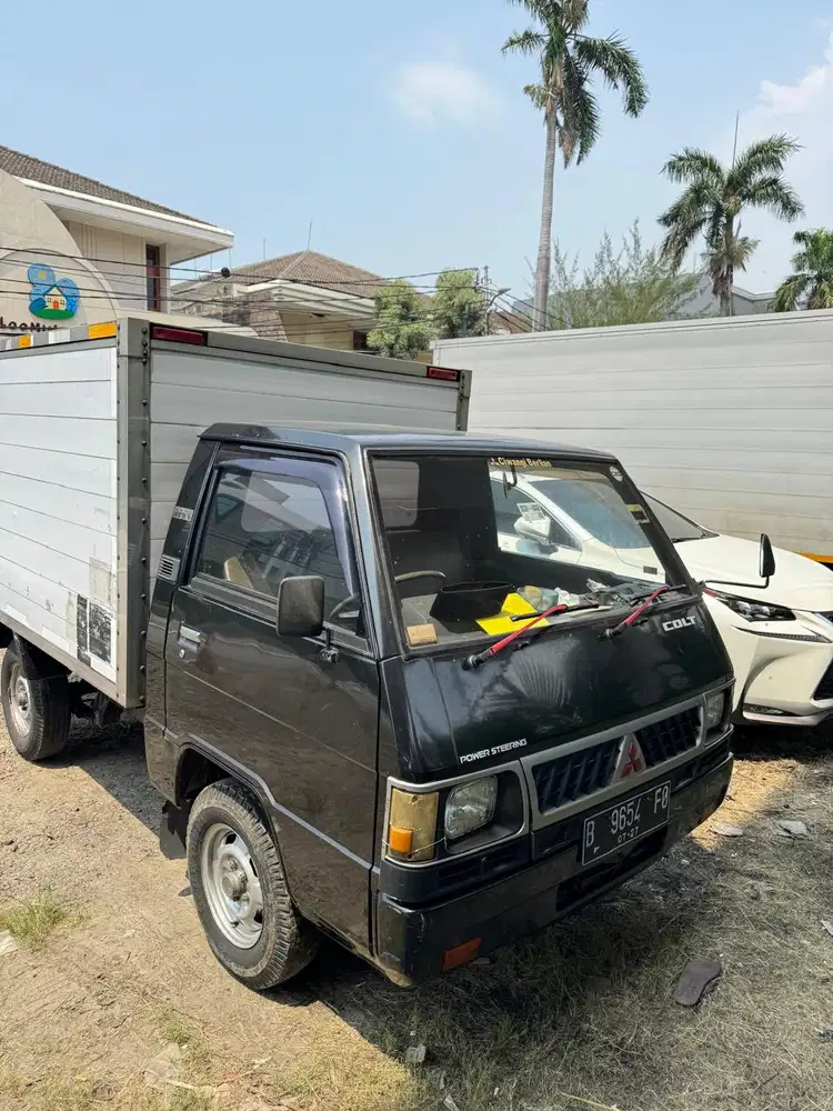 LOW KM Mitsubishi L300 Box 2007