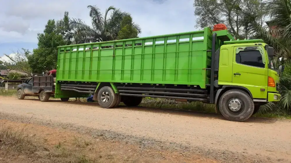 Dijual cepat hino 500 fuso long FG235TI