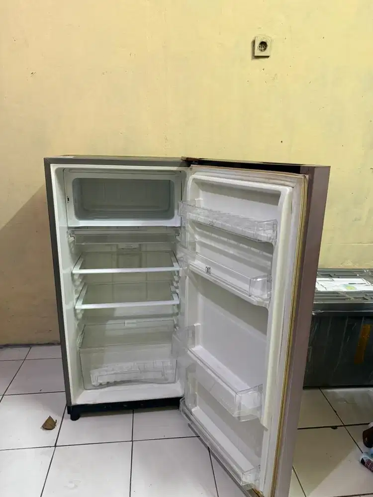 Kulkas Polytron 1 pintu minus