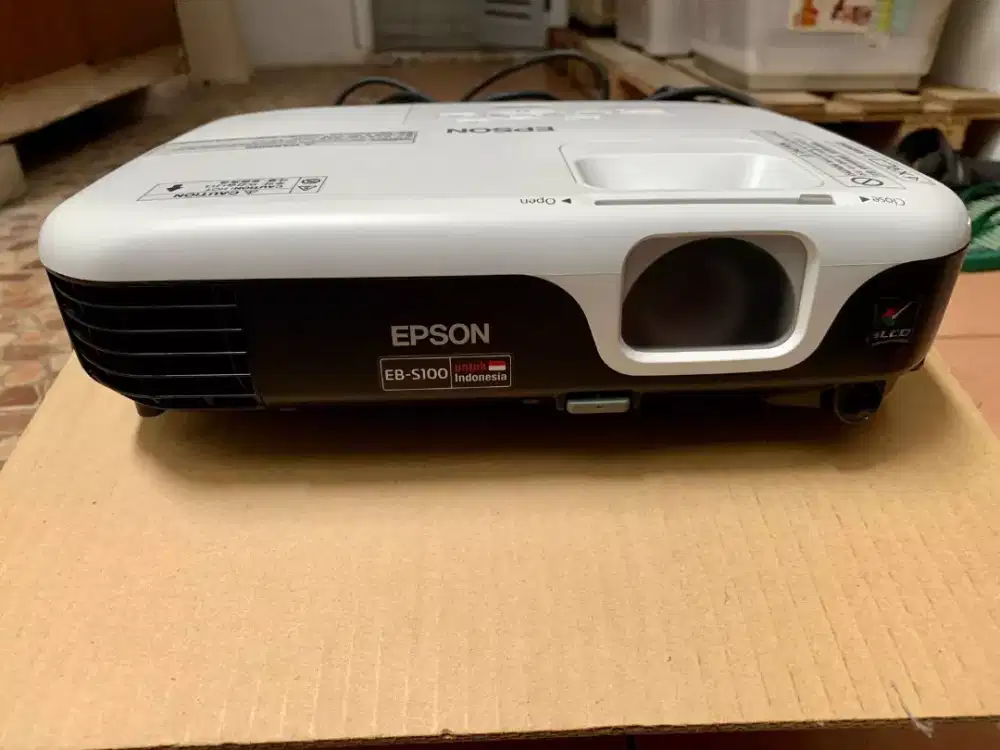 DIJUAL PROYEKTOR MEREK EPSON EB-S100