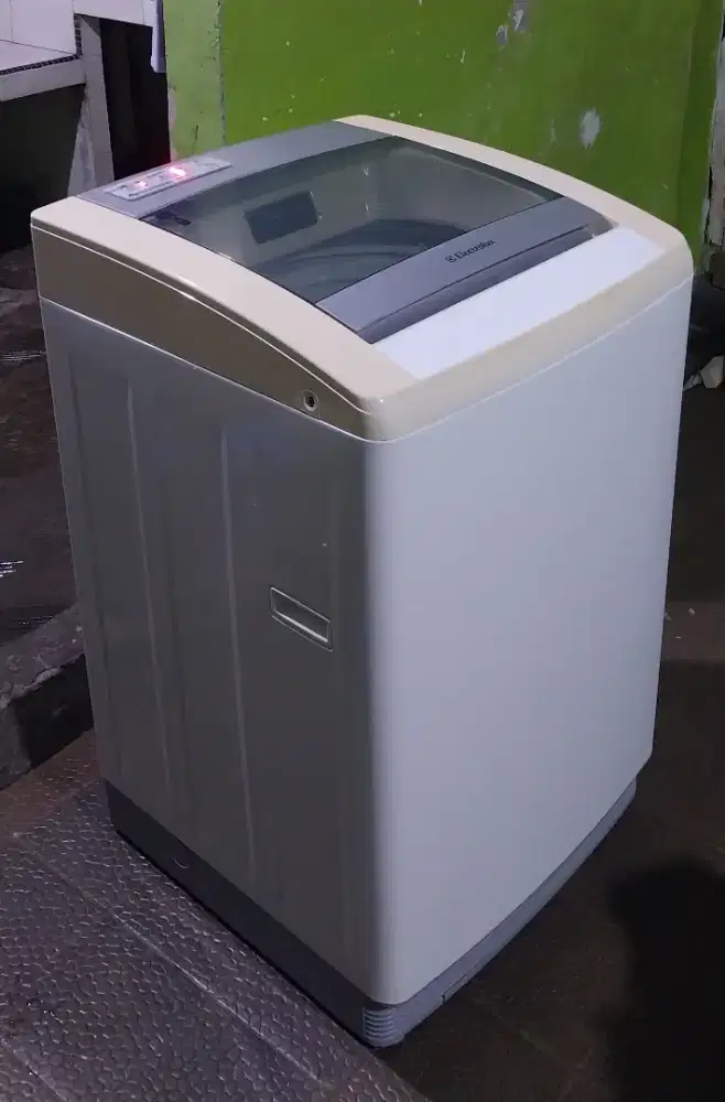 8,5 Kg Elektrolux Full otomatis M.Cuci