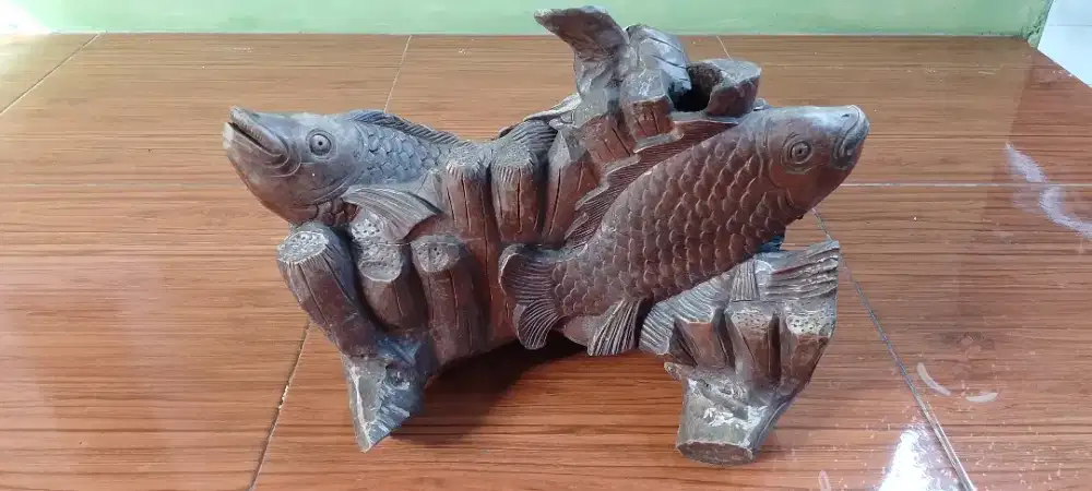 Patung ikan koi