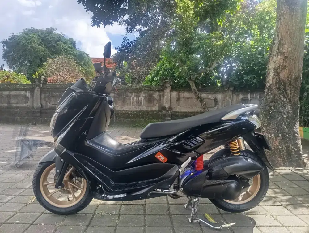 Dijual motor Yamaha Nmax Hitam Tahun 2019 pemakaian 2020 glosy non abs