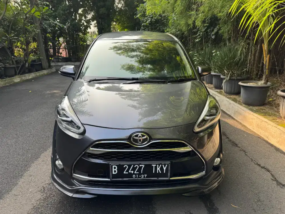 Toyota sienta Q at th 2017