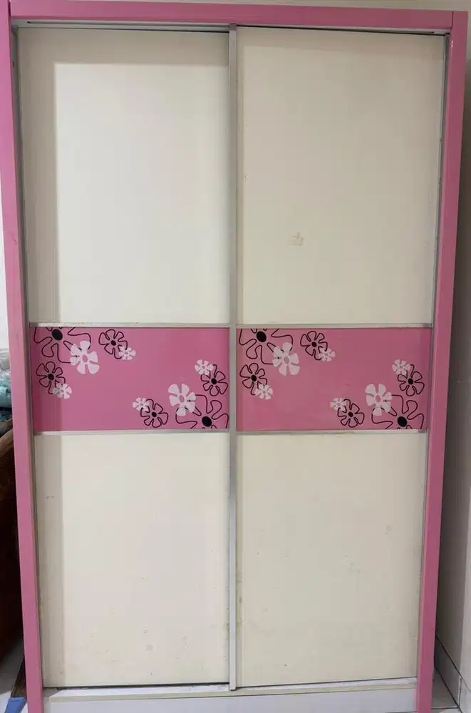 Lemari baju anak pintu geser