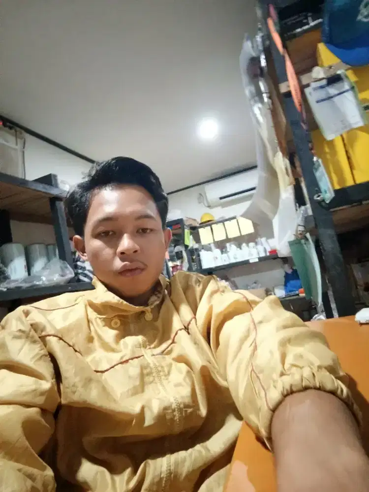mencari pekerjaan mirip² pekerjaan sebelum sebagai helper gudang