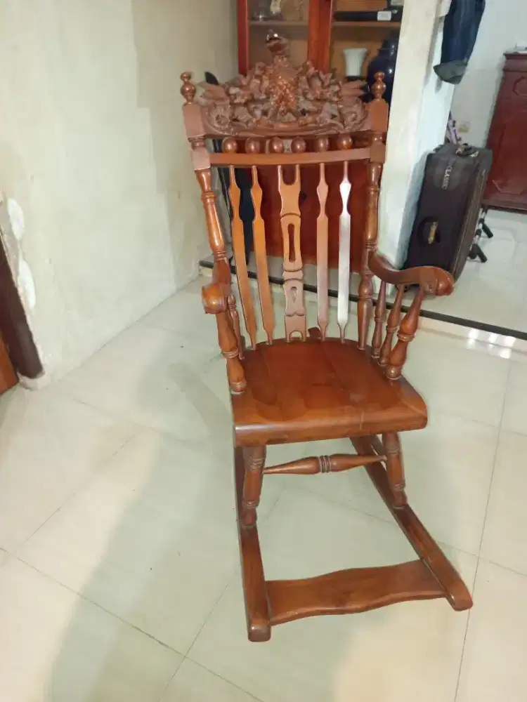Kursi goyang jati ukiran garuda