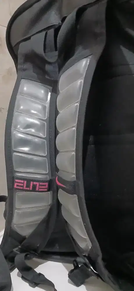 TAS NIKE OLAHRAGA