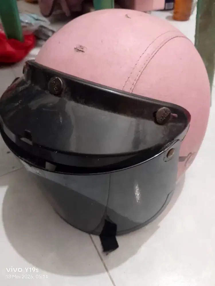 Dijual secepatnya helm pink  untu wanita
