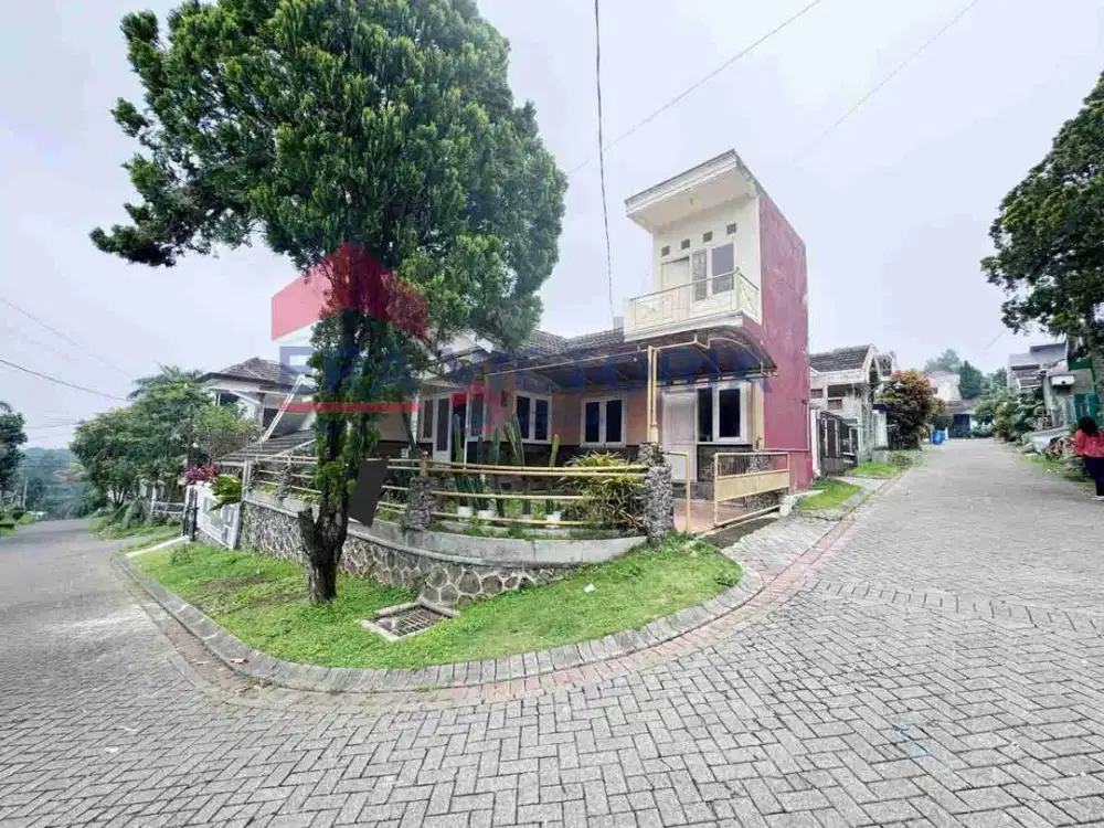 Rumah Hook  dekat Wisata Malang Skyland, Batu Love Garden, Pasar Donowarih Malang