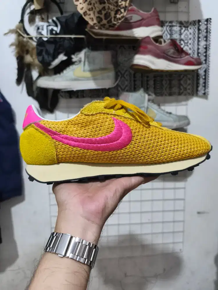SEPATU NIKE STUSSI YELLOW