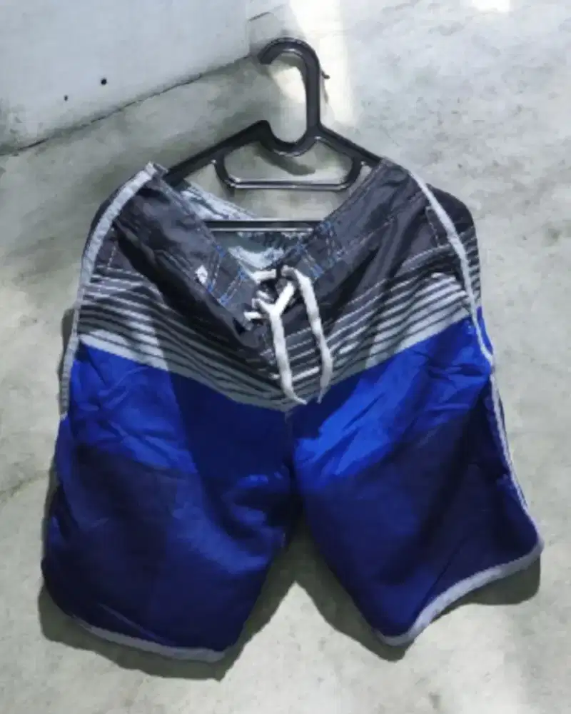 Celana Pendek Olahraga Pria. Merk American Eagle