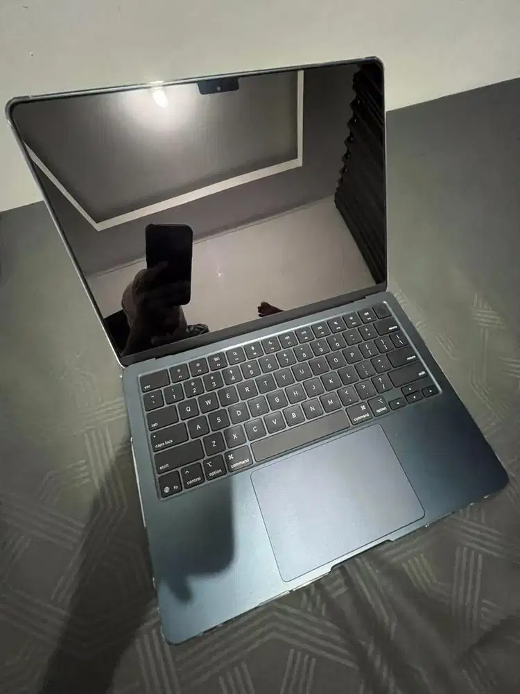 DIJUAL MACBOOK AIR 13inch M4 MIDNIGHT BLUE BATRE HEALTH 100%