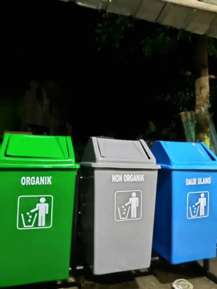 Distributor tempat sampah bahan HDPE dan fiberglass