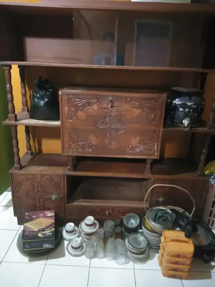 Lemari dan Liswar Jati