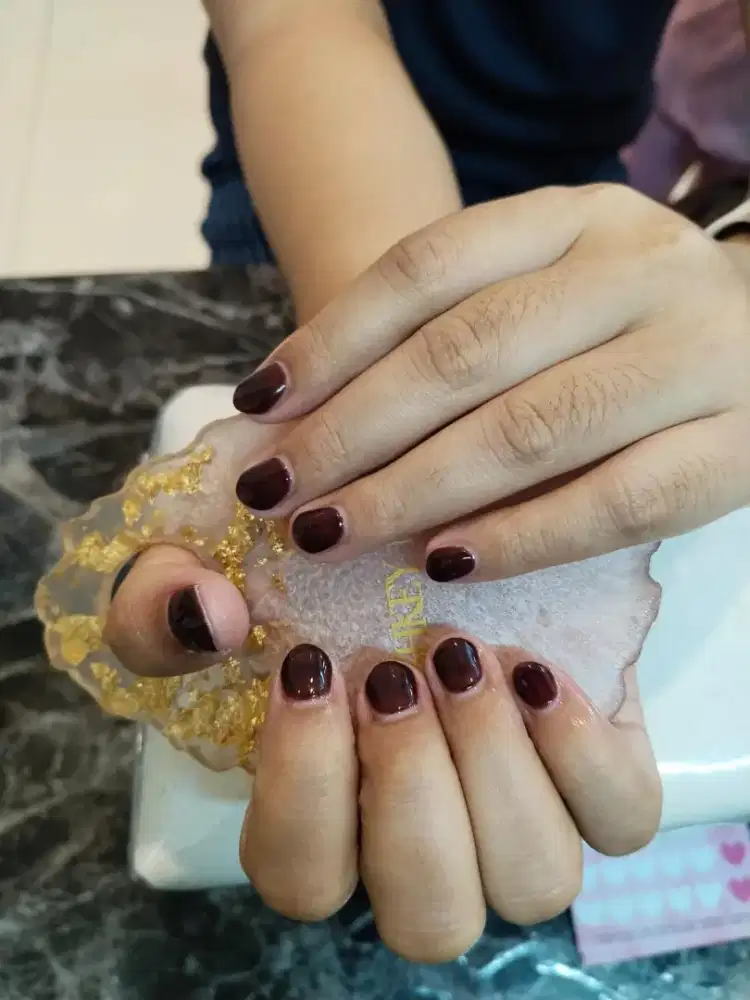 Karyawati / Staff nail art