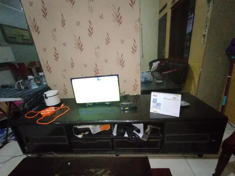 Jual meja TV bekas lebar