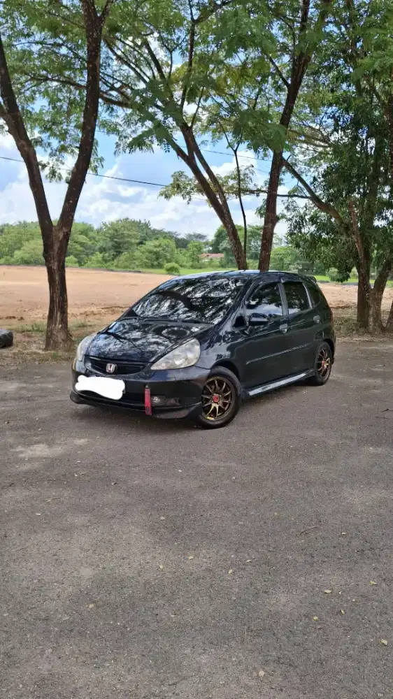 JUAL MOBIL PAKAIAN PRIBADI HONDA JAZZ TAHUN 2005