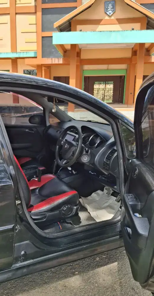 JUAL MOBIL PAKAIAN PRIBADI HONDA JAZZ TAHUN 2005