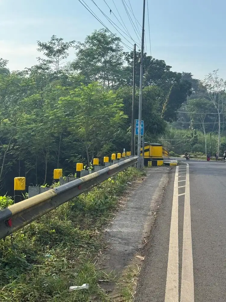 Rumah besar dan mewah lahan luas pinggir jalan raya lintas provinsi