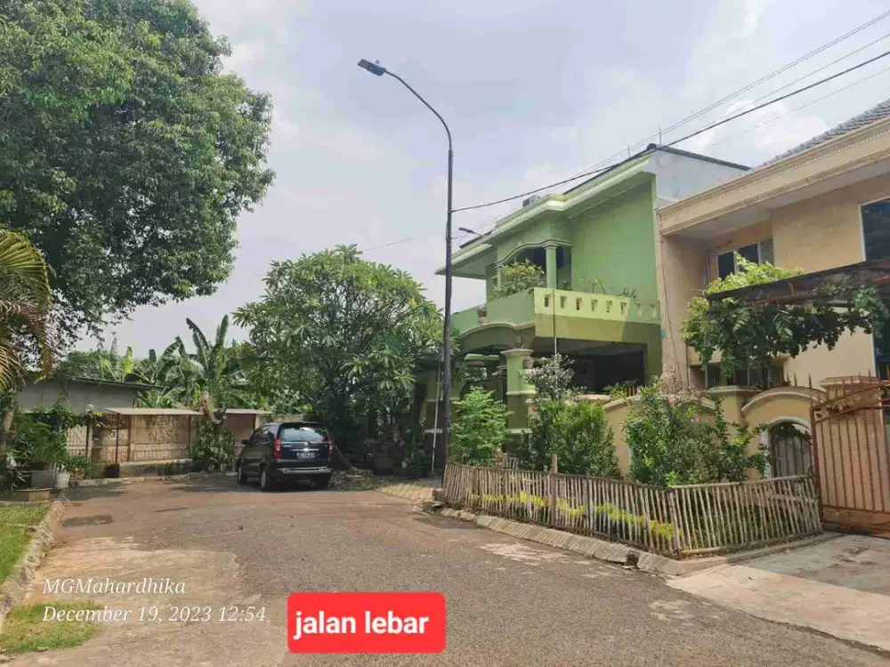 rumah 2 lantai posisi di pojok, siap huni, harga murah dibawa NJOP, bebas banjir di perumahan taman modern, ujung Menteng, cakung, jakarta timur