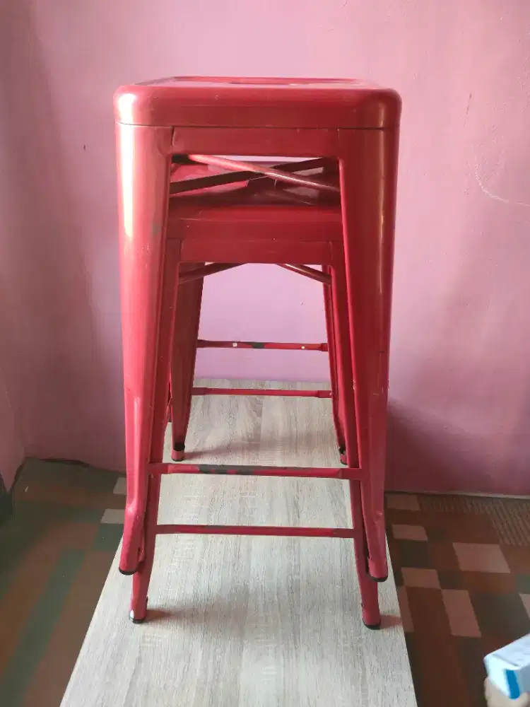 Kursi Besi kafe
