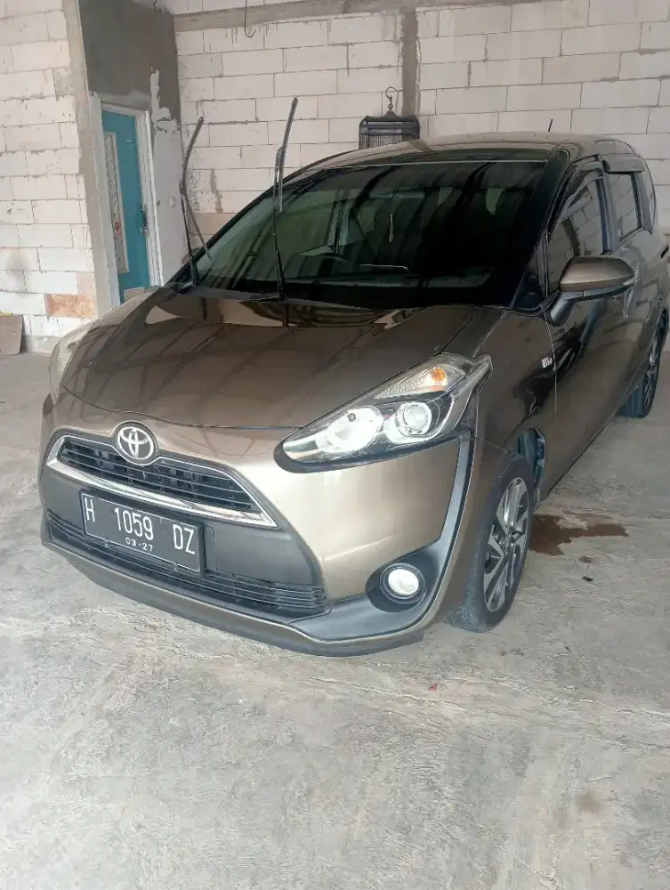Jual Sienta V mt 2016
