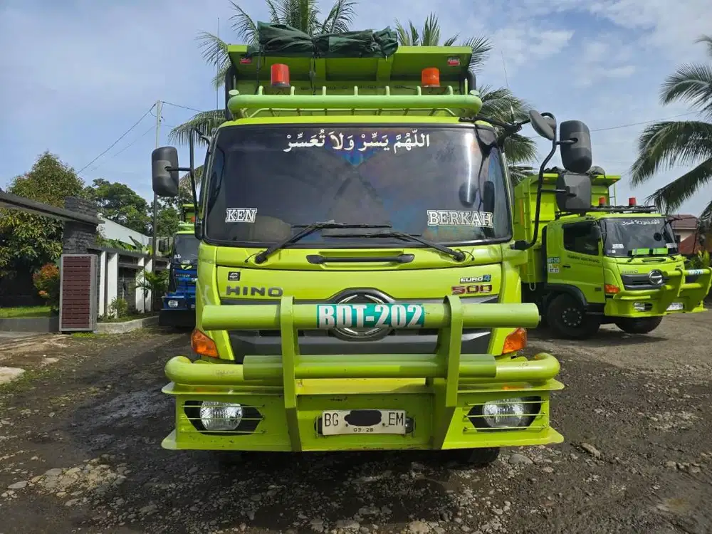 DIJUAL DUMPTRUCK HINO FM8JND2 EURO 4  MILIK PRIBADI TAHUN 2023