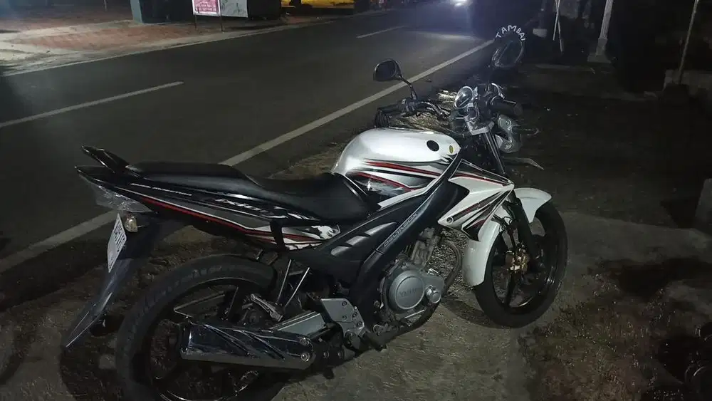 Yahama vixion putih favorit