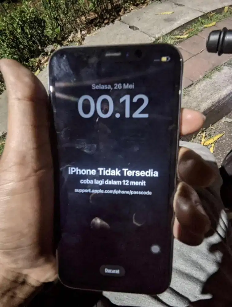 Iphone 11 terkunci pascode dan icloud