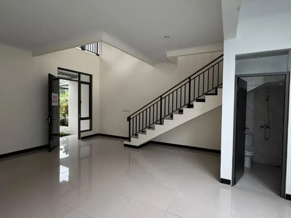 Dijual Rumah Nyaman Aman Terawat Siap Huni Lokasi Strategis di Taman Kopo Indah 5 Cluster Gardenville Bandung