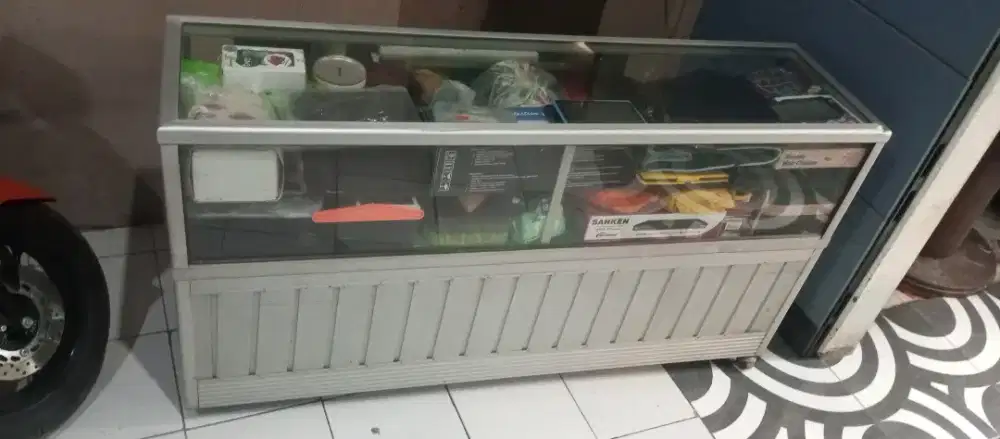 Etalase murah bekas