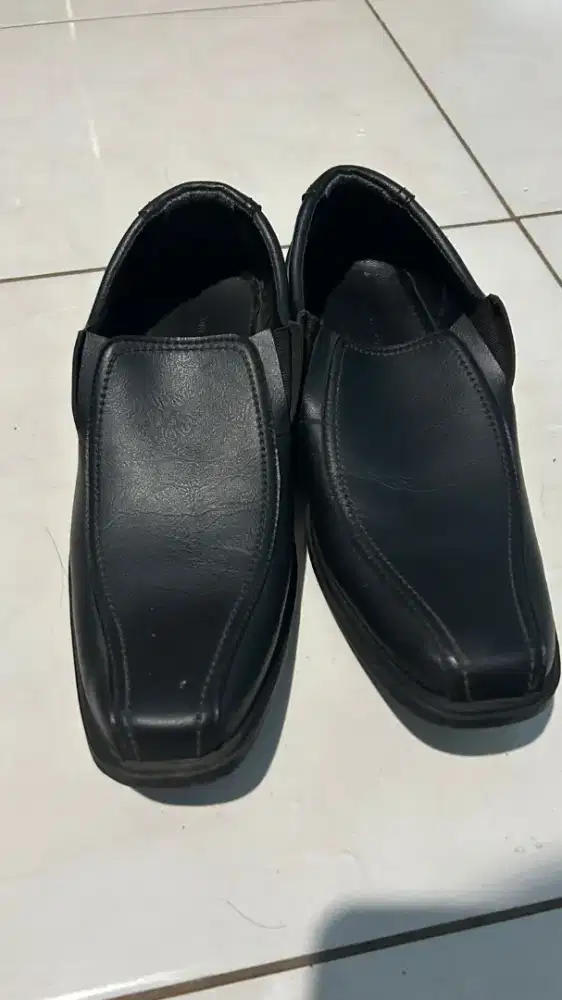 Jual BU sepatu Yongki komaladi