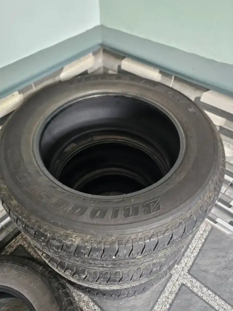 Di jual ban pajero fortuner Bridgestone H/T 265/60 R18