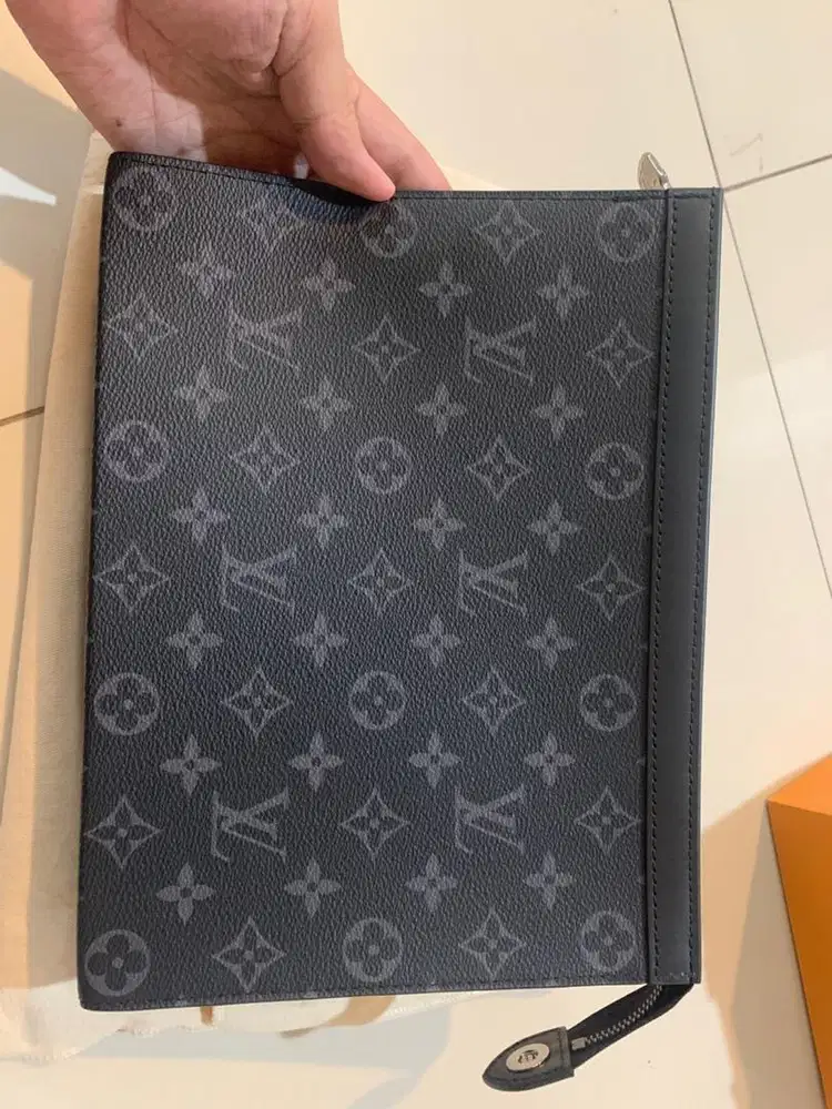 LV pouch authentic