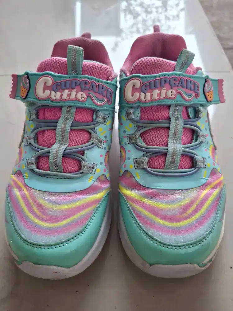 Sepatu Skechers Anak Perempuan uk 33 (Preloved)