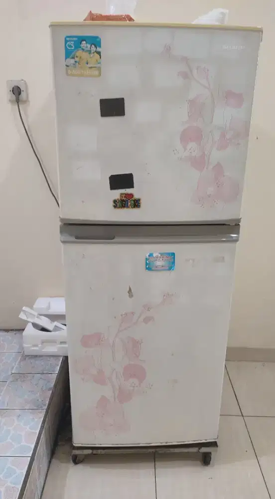 Kulkas 2 pintu merk Sharp