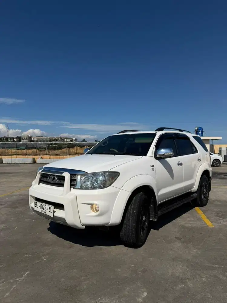 [LowKM,Manual] Toyota Fortuner 2.5 G Diesel Solar 2010