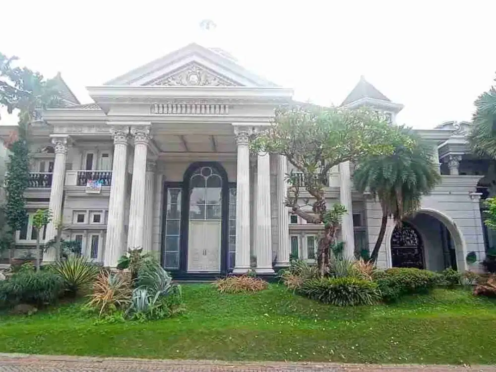 Rumah Mewah Dijual Semi Furnish di Pakuwon Indah Surabaya