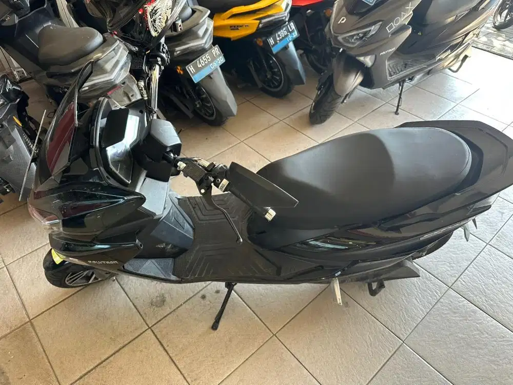 POLYTRON FOX R th 2025 warna Hitam