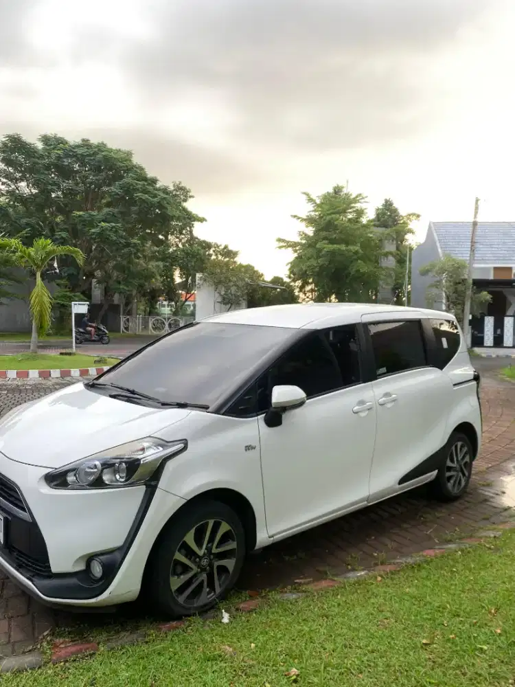 Sienta type V tahun 2017