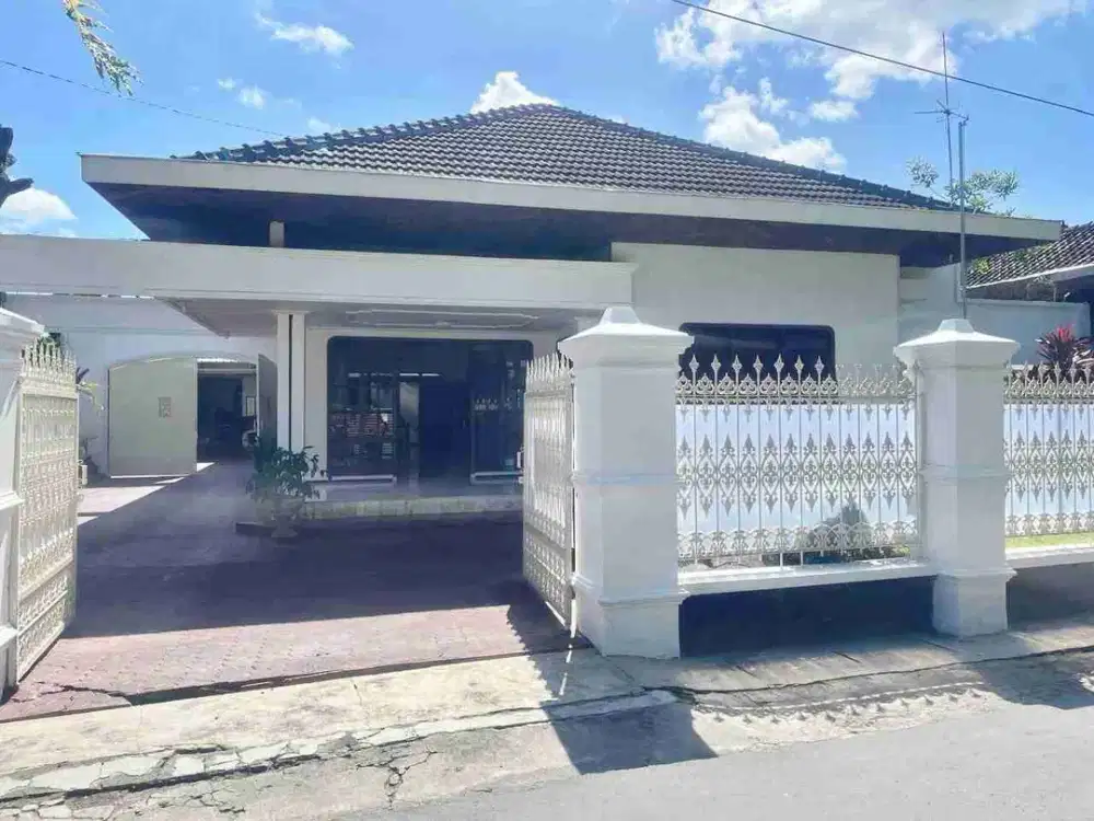 Rumah Klasik Luas Terawat Strategis Dekat Mall Paragon Solo Kota Surakarta