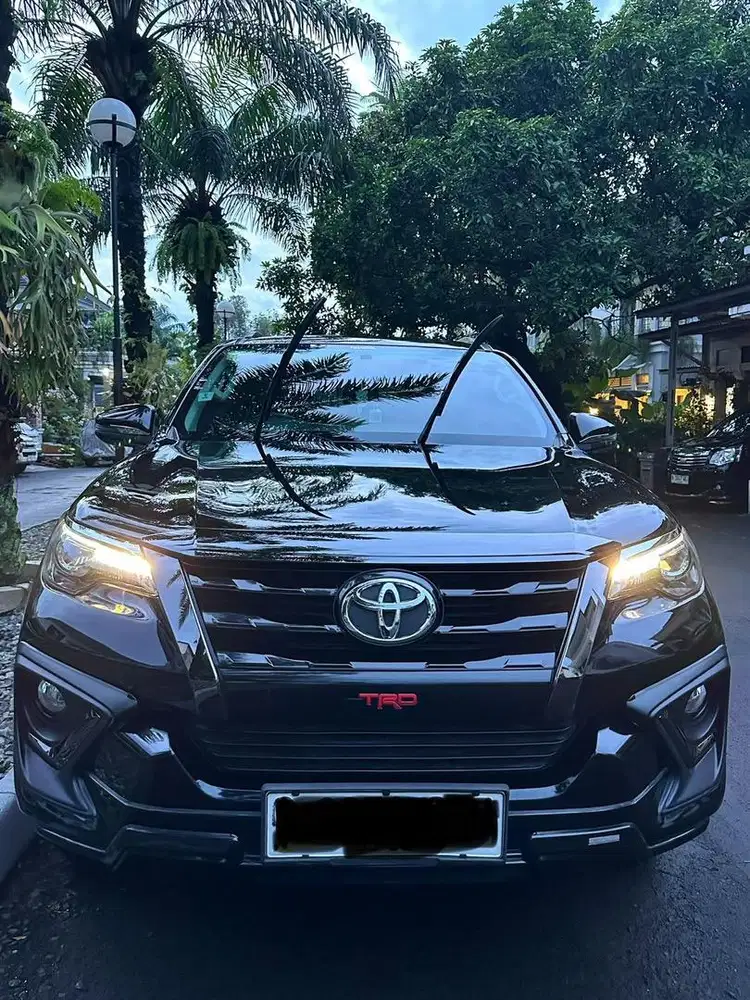 TOYOTA FORTUNER 2.4 VRZ TRD 2020 HITAM