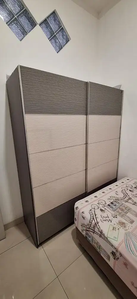 lemari baju sliding door