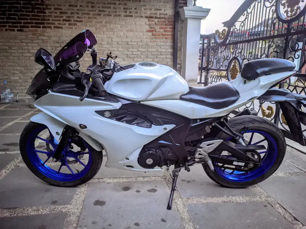 Di jual.motor Suzuki GSX 218