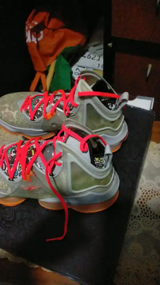 Sepatu basket nike