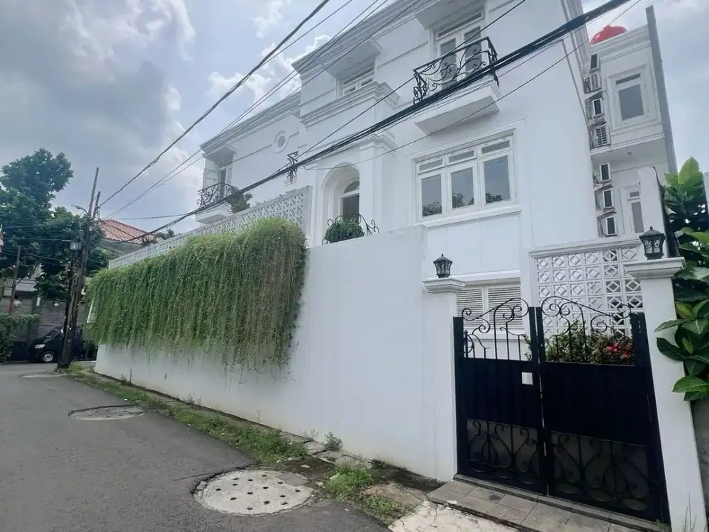 Rumah Mewah Luas 200 m2 Ampera Jakarta Selatan