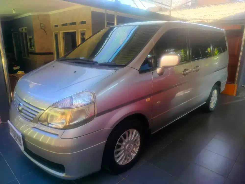 Nissan Serena CT th2010