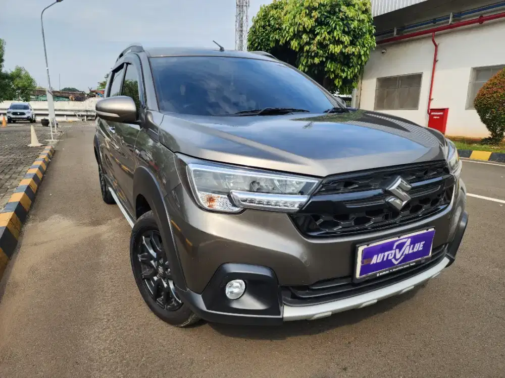 Suzuki XL7 Beta MT 2023 hybrid Magma Grey